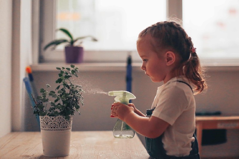 https://www.ashtonbee.com/wp-content/uploads/2022/03/little-girl-watering-plants.jpg