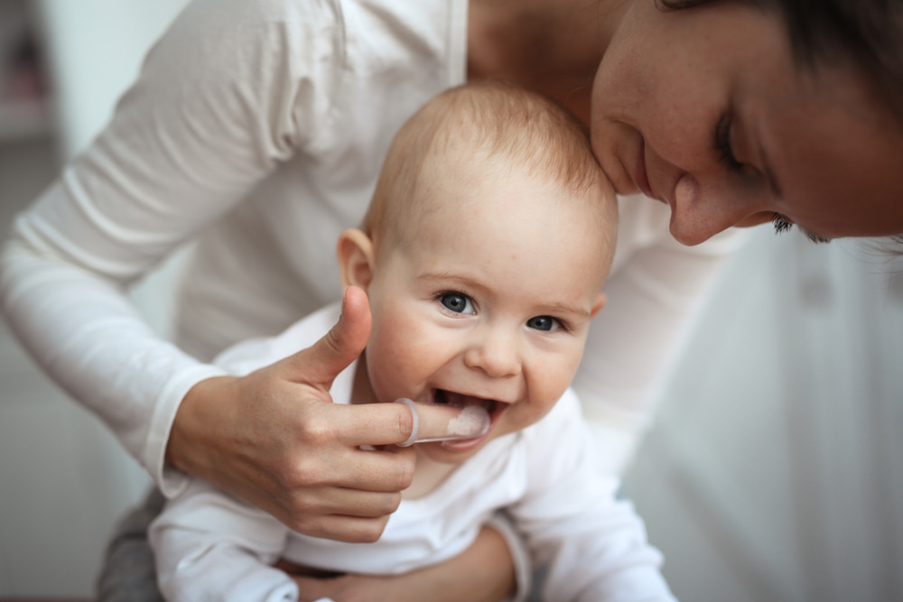 tongue-cleaner-to-keep-your-baby-s-mouth-healthy-clean