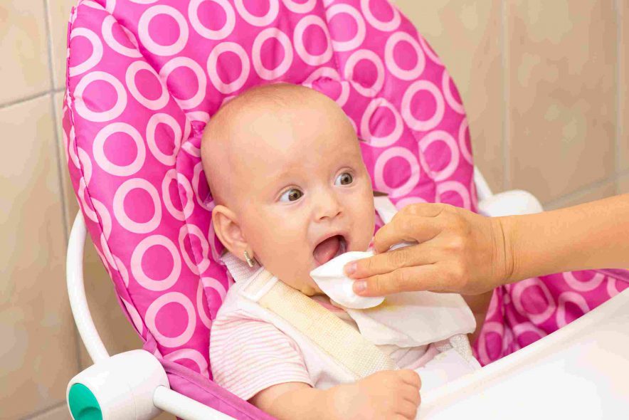 how-to-clean-a-baby-s-tongue-in-5-minutes