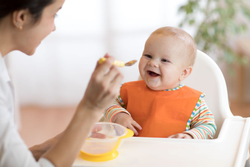 When Should I Introduce a Spoon to My Toddler?